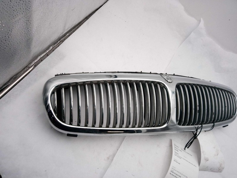 2004 Jaguar X-Type Green Grille OEM C2S23016 Used 4DR SED 164K Miles
