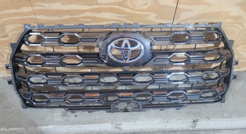 2022 2023 2024 Toyota Tundra Platinum Front Grille W/Camera Hole 53101-0C160 OEM