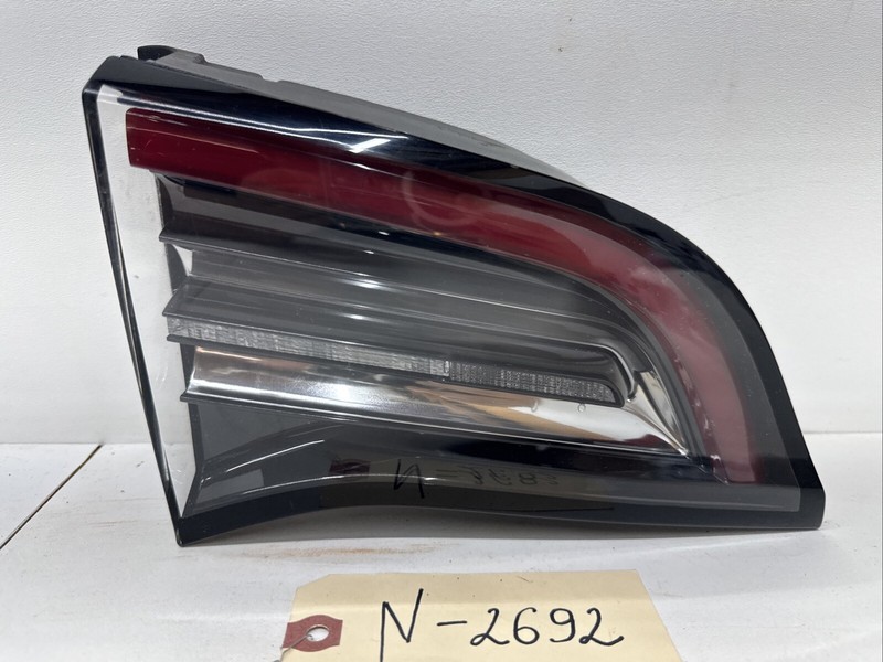 2021-23 Tesla 3 Y Taillight Tail Light Left Trunk 3-pin 1077401-96 2692 B17