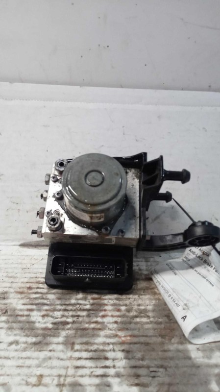 2017 GMC Acadia ABS Hydraulic Assembly OEM 84057104 118k Miles White