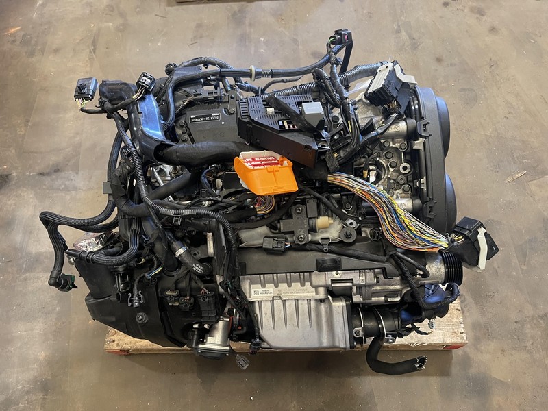 2018-2021 VOLVO XC60 2.0L TURBO ENGINE MOTOR ASSEMBLY HAS SOME DAMAGES 34K MILES