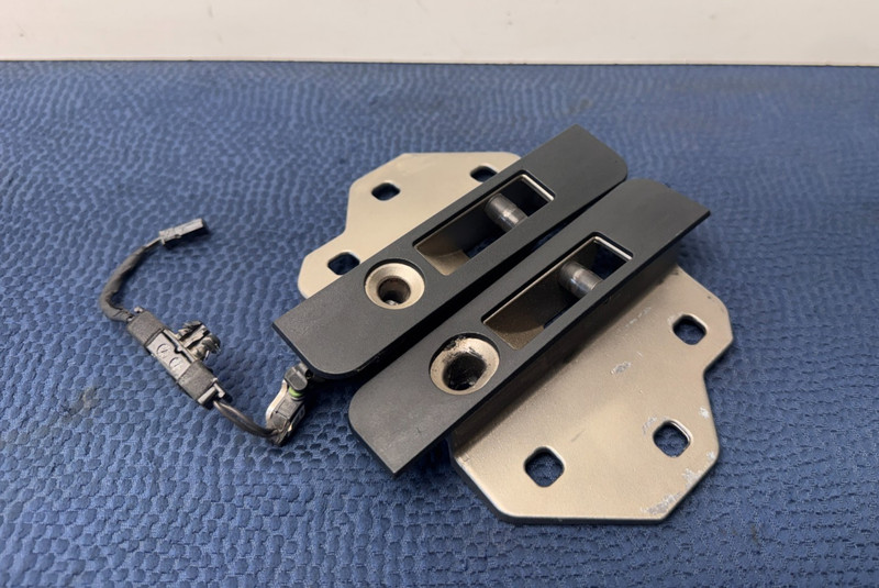 07-14 OEM BMW E93 328i 335i M3 Left & Right Side Top Roof Lock Latch Plate SET
