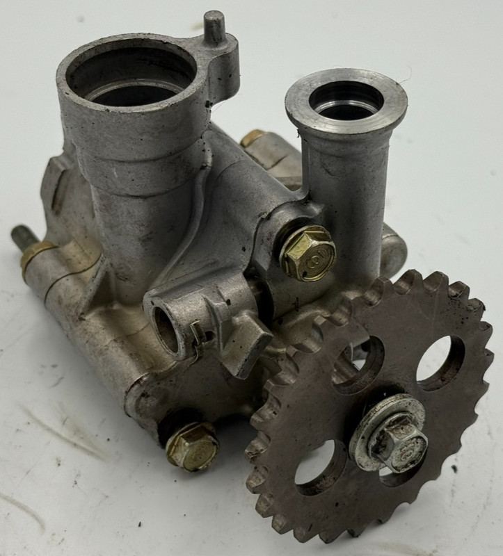 2003 Honda VFR 800 Interceptor Engine Oil Pump Parts Screen Gear VFR800