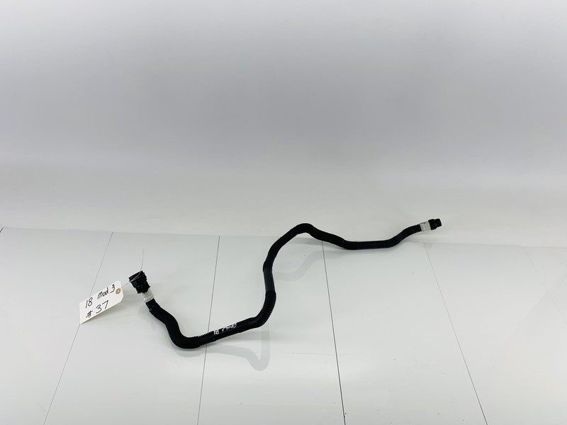 17-23 TESLA MODEL 3 COOLING COOLANT PUMP TO TUNNEL HOSE LINE PIPE OEM #37