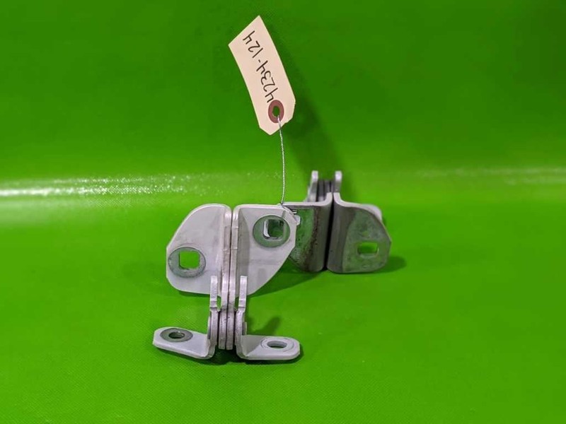 15-20 TAHOE PASSENGER RIGHT REAR DOOR HINGES OEM 4234-124