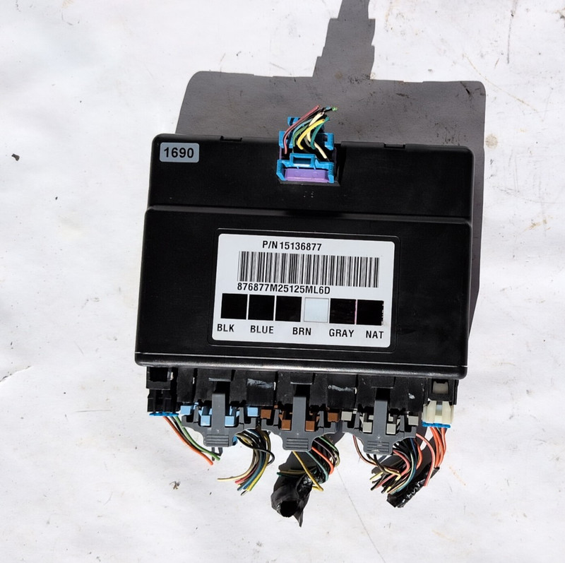 03-07 Chevy Suburban1500 BCM Body Control Module 15136877
