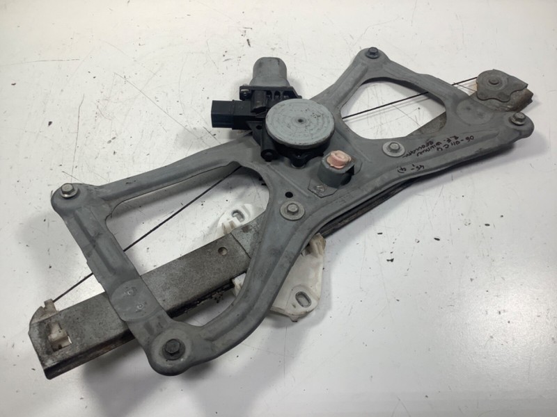 06-011 Honda Civic 4D Front Right Door Power Window Regulator 72210-SNA-A03 OEM