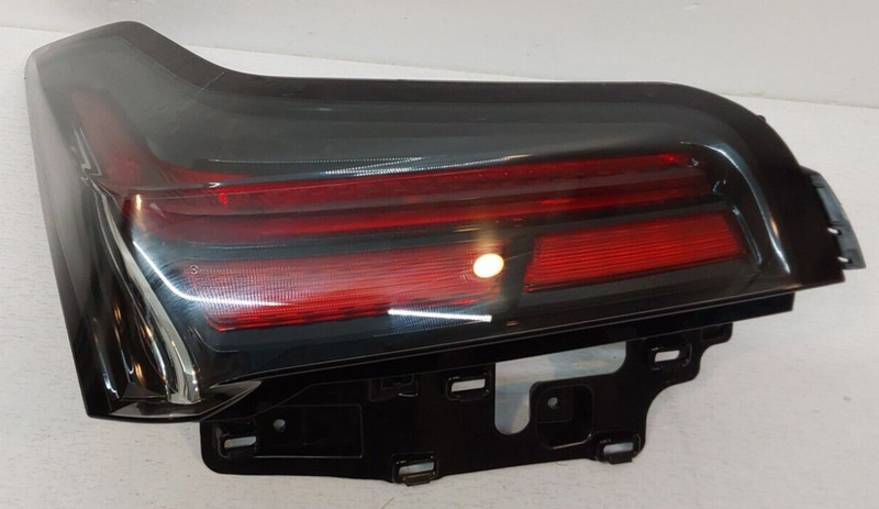 2020-21 CADILLAC XT6 RH TAIL LIGHT ASSY OEM PART#85000456