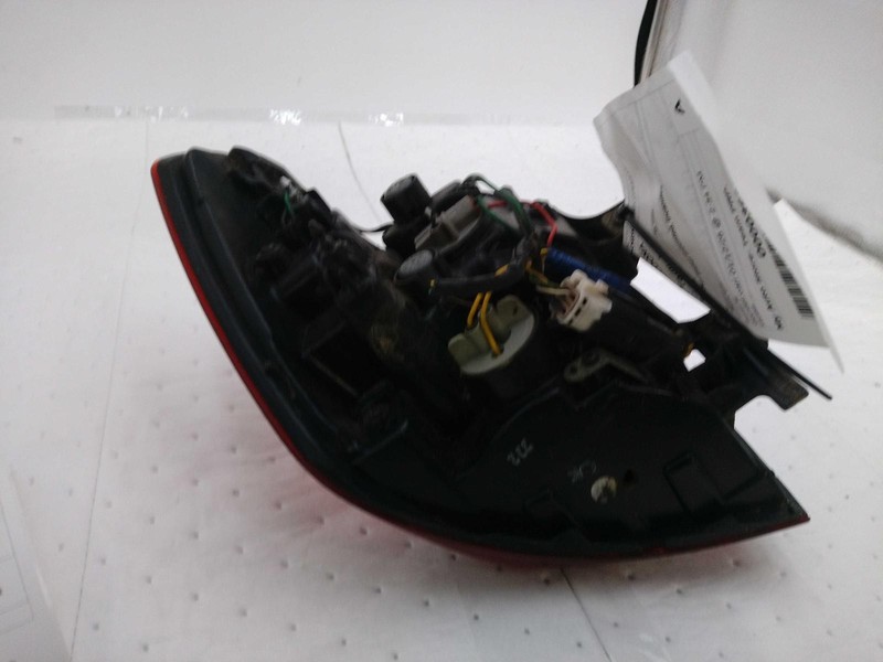 2015 KIA Sedona Right Tail Light Assembly Maroon Used OEM 186386