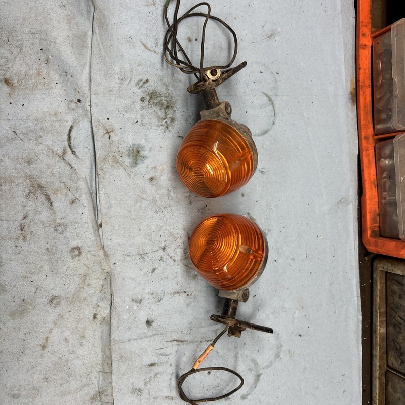 1973 Honda Cl350 Cl 350 Scrambler front blinkers with mounting brackets