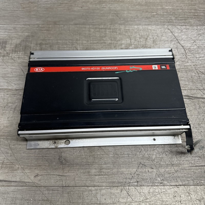 96370 4D100 I 07 08 Hyundai Entourage Sedona Sunroof Audio Amplifier OEM JBL