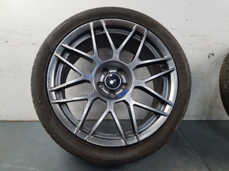 2012 Ford Mustang Shelby GT500 SVT OEM20" Rear Wheel / Tire #1 #6834 KK1