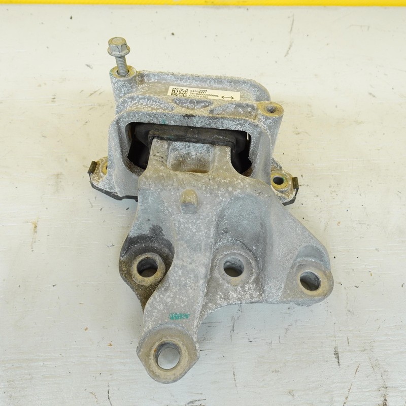 2022-2024 CHEVROLET TRAVERSE ENGINE MOUNT BRACKET LEFT DRIVER SIDE OEM 84382027