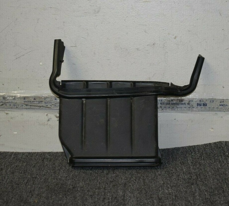 2019-2020 PORSCHE RIGHT SIDE AIR GUIDE (9Y0-129-510-C)