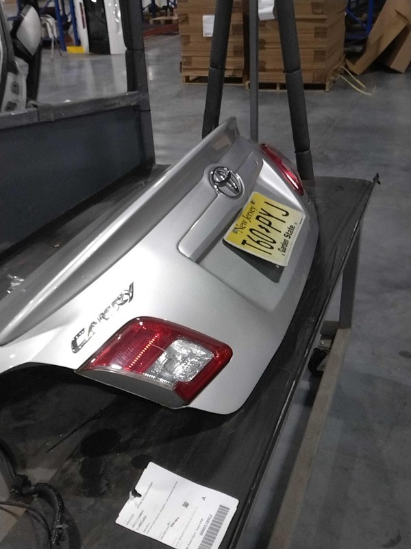 2011 Toyota Camry OEM Silver Deck Lid Trunk Lid 142K Miles NJ25-12135-353398