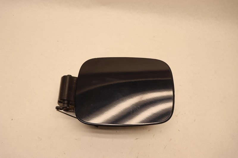 2017-2020 LINCOLN CONTINENTAL FUEL TANK FILLER DOOR LID COVER W/ POCKET OEM