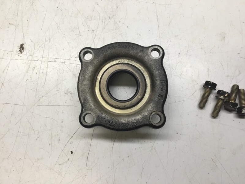 A6c 1159-832760A1 Mercury Upper Crank Shaft End Cap V6 2.5 1159-832760T1