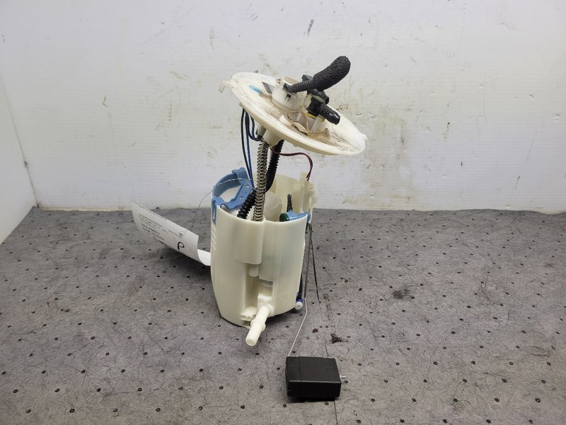 Fuel Pump Assembly Fuel Tank Mounted Fits 14-17 LEXUS IS350 1755972