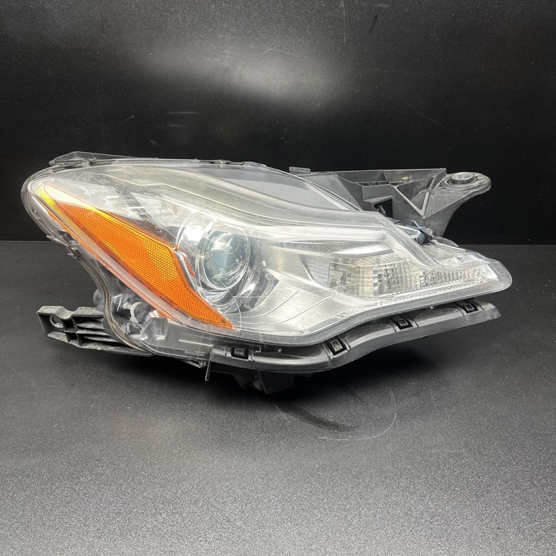 14-17 Maserati Quattroprote M156 Right Headlight Lamp HID Xenon 670006567 OEM