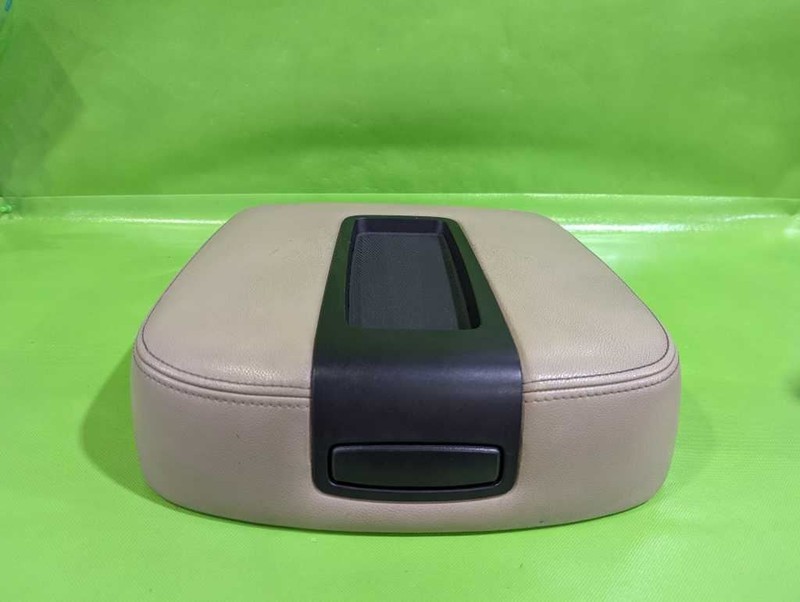 10-13 AVALANCHE CONSOLE LID ARMREST CASHMERE OEM 4526-20