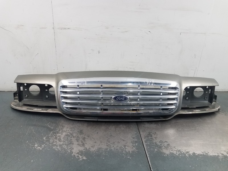 2002 Grand Marquis / Crown Vic Victoria Front Header Panel / Grill #0557 M4