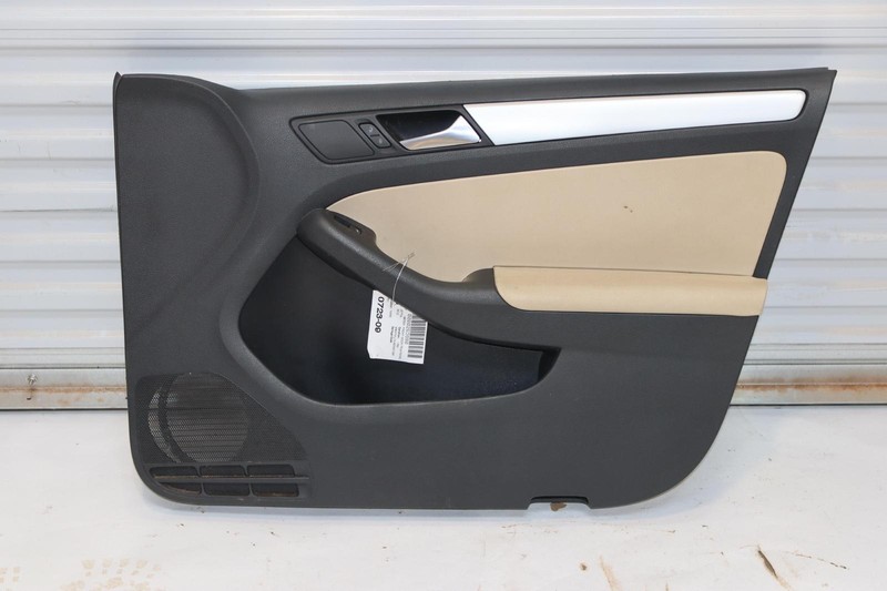 2011-2012 VOLKSWAGEN JETTA FRONT RIGHT PASSENGER SIDE DOOR PANEL TRIM COVER OEM