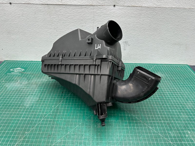 09-12 JAGUAR XF X250 FRONT LEFT AIR INTAKE FILTER CLEANER BOX W/ AIR TUBE OEM