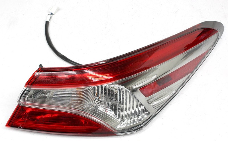 OEM Right Passenger Side Halogen Tail Lamp For Toyota Camry 81550-06840