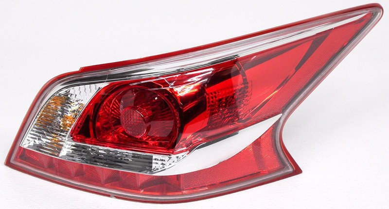OEM Nissan Altima Sedan Outer Right Tail Lamp w/Red Trim 26550-3TA0B - Lens Chip