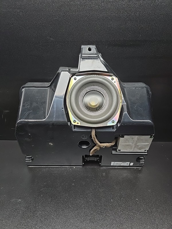 03-12 Maserati Quattroporte GT M139 OEM Front Bose Subwoofer Sound Speaker