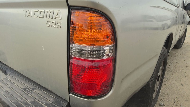 Tail Light Assembly TOYOTA TACOMA Right 01 02 03 04