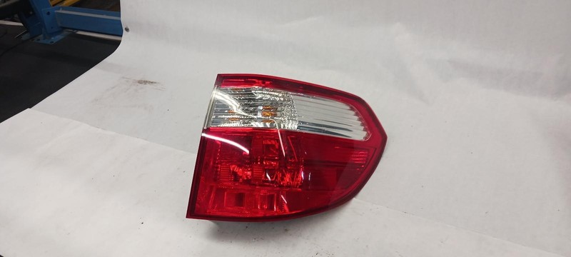 07 HONDA ODYSSEY Right passenger Taillight quarter mounted OEM