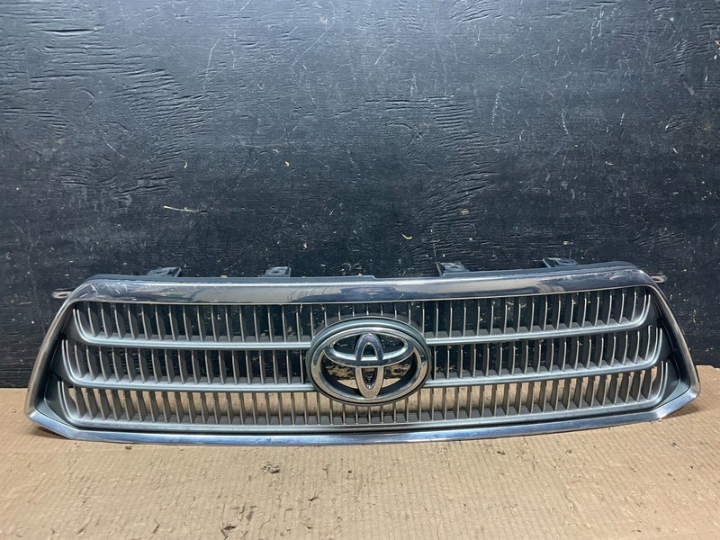 2008-2010 Toyota Highlander Hybrid Front Upper Grille Grill Emblem Y6644 DG