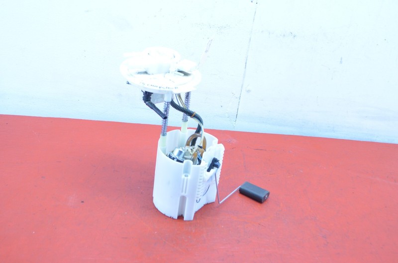 15-17 CHRYSLER 200 2.4L FUEL PUMP ASSEMBLY OEM