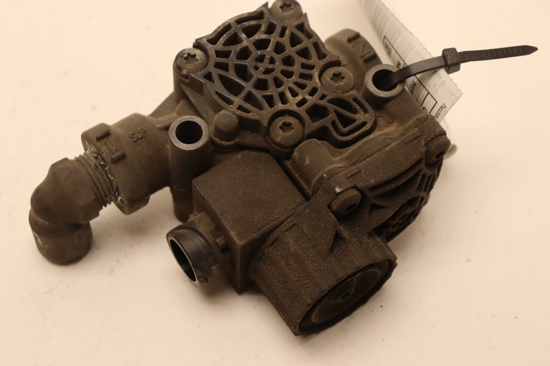 2019-2023 VOLVO VNL 760 ABS BRAKE BENDIX MOUDLATOR VALVE M-40QR K056030 OEM