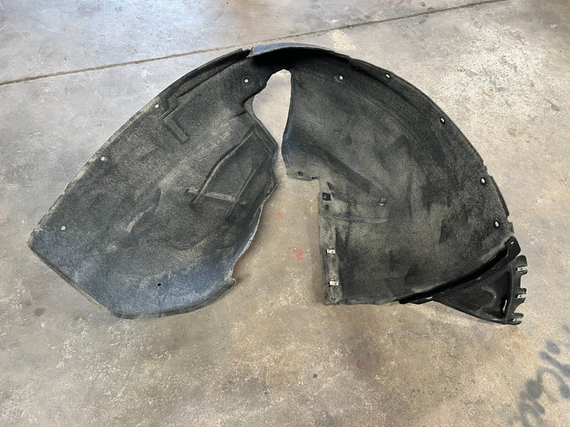 17-24 Cadillac XT5 FRONT RIGHT WHEEL FENDER LINER SPLASH SHIELD OEM