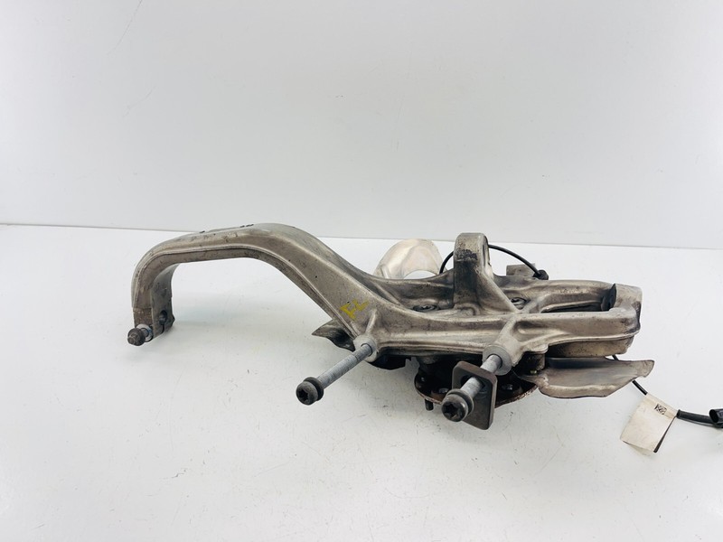 2017-2019 ALFA ROMEO GIULIA RWD LEFT DRIVER FRONT SPINDLE KNUCKLE HUB OEM