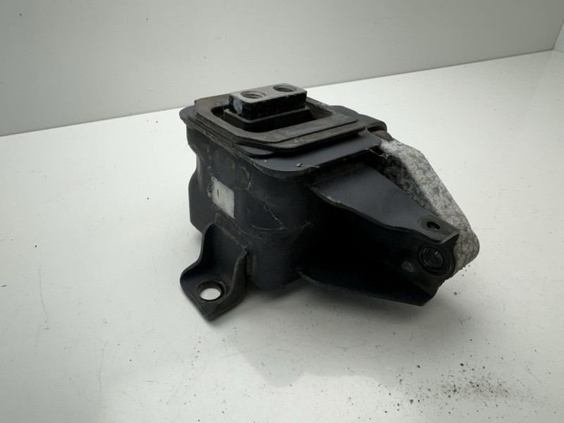 2016-2018 Hyundai Sonata Transmission Mount 21830-C1070 OEM