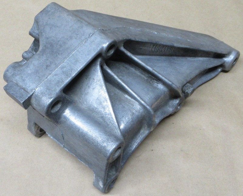 1987-1993 OEM GMC CHEVY S10 BLAZER JIMMY 2.8L A/C COMPRESSOR BRACKET - 14094130