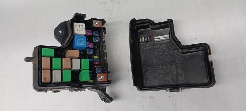 2012 HYUNDAI VELOSTER Engine Fuse Box Manual transmission OEM 12 13 14