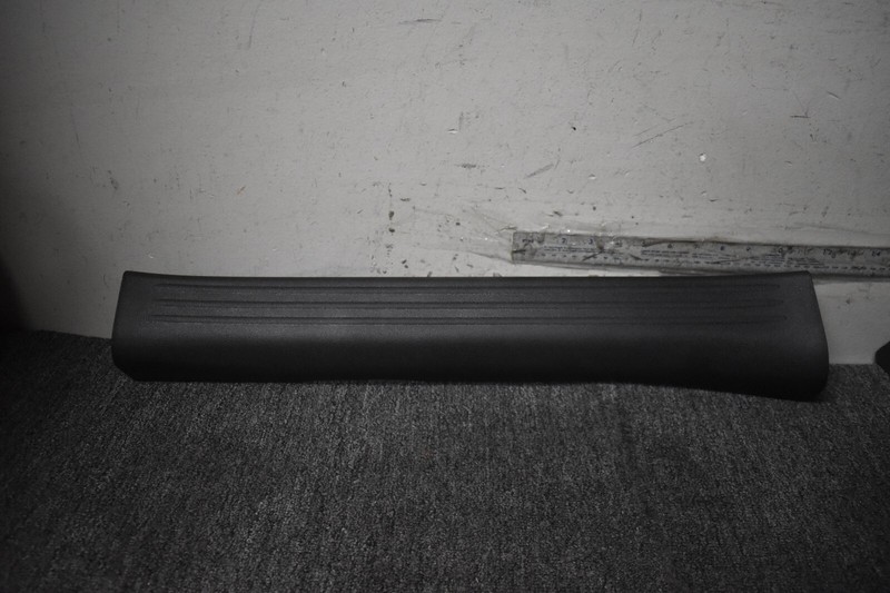 NISSAN MOLDING LEFT SIDE FACTORY OEM