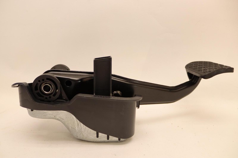 2015-2020 MERCEDES C-CLASS C300 W205 PARKING BRAKE STOP PEDAL OEM