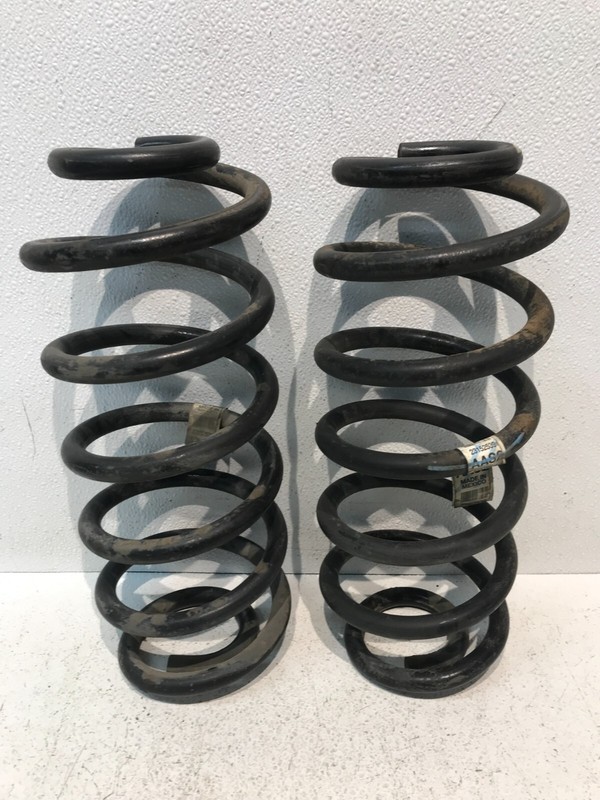 2015 - 2020 CADILLAC ESCALADE OEM REAR LEFT RIGHT COIL SPRING SET PAIR 23152539