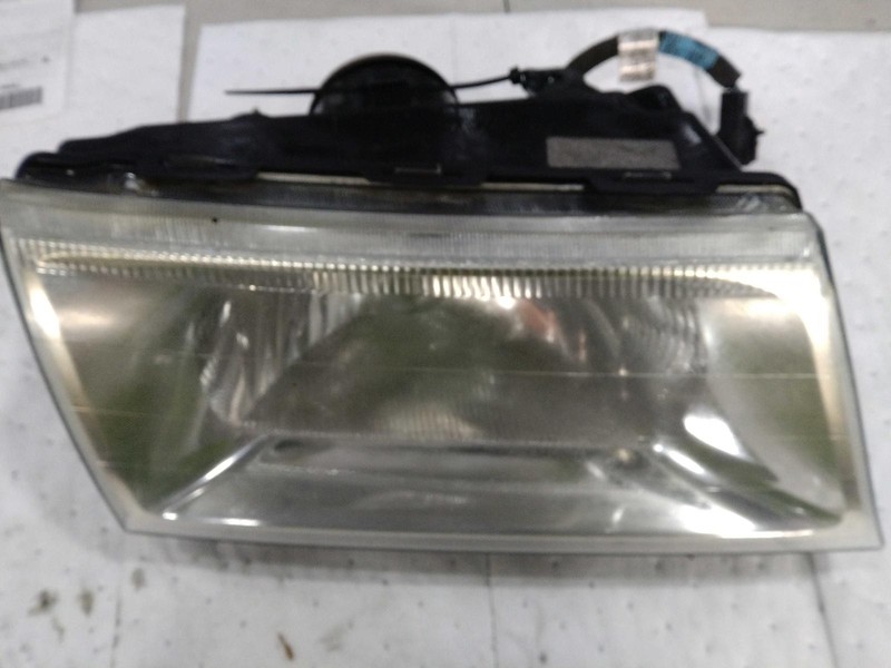 2004 Mercury Grand Marquis Right Headlight Assembly Gold 587547 Used 210K Miles