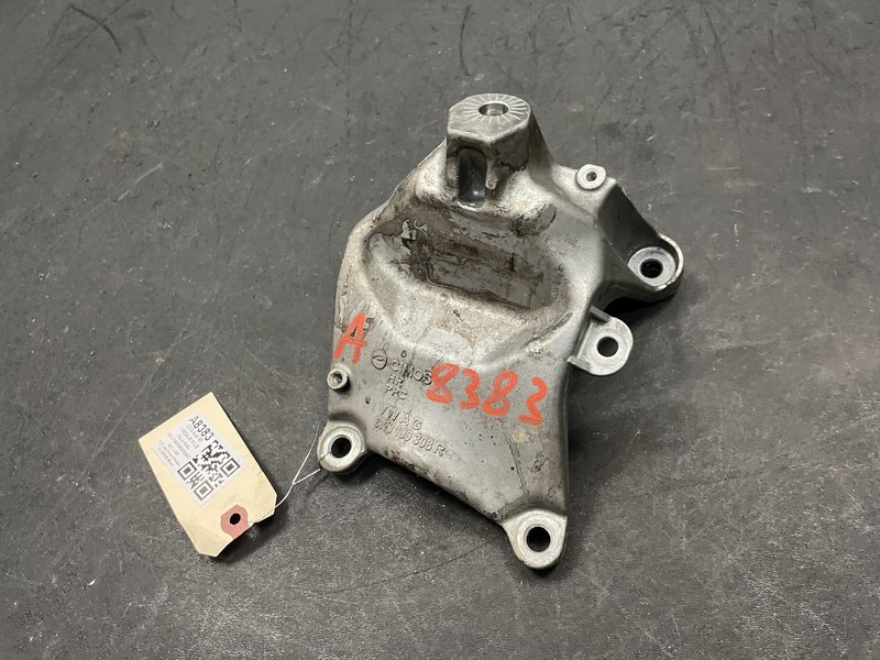 Right Engine Mount Bracket 2019 Audi S5 Coupe 8W0199308R 2018 2020 2021 -2023