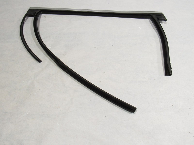 19-22 Lincoln Nautilus 2021 Rear Left Door Window Channel Run Molding Seal ; :Y
