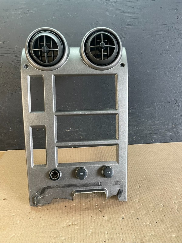 2003 to 2007 Hummer H2 Center Cosnole A/C Climate Control Radio Bezel ae3452 DG