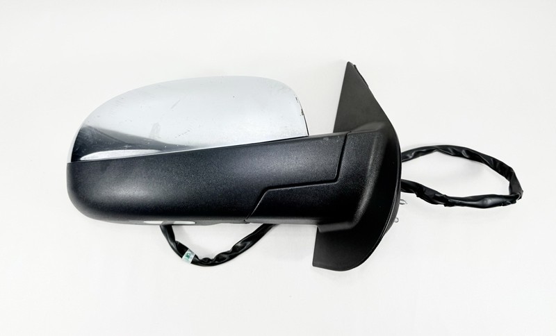 2009-2013 Tahoe Suburban Yukon Right Mirror Puddle Signal Blind Spot 20756774