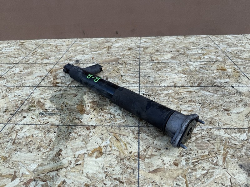 MERCEDES W212 W218 CLS63 E63 2012-2016 OEM REAR RIGHT PASSENGER SHOCK STRUT ASSY