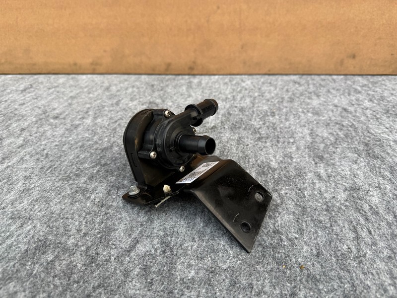 FORD MUSTANG MACH-E 2021-2025 OEM ENGINE AUXILIARY WATER PUMP W/ BRACKET